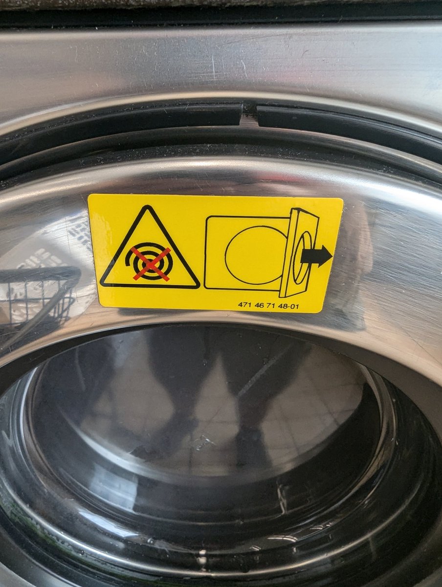 TheFattestJedi's tweet photo. The machines at the Laundromat are really cautious about making sure nobody is hypnotized while using the toilet . https://t.co/4inZWLPDBI