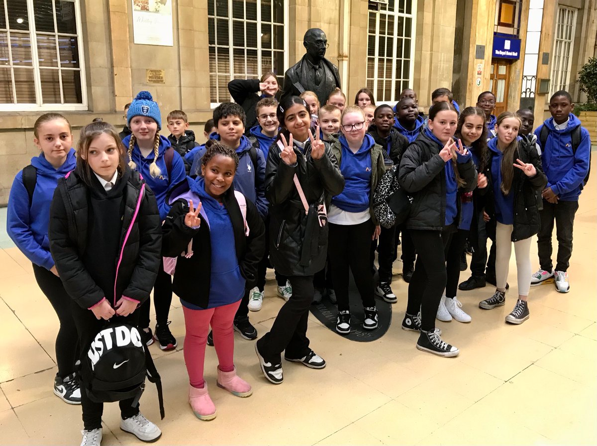 HEY Children's Uni (@childrensuni) on Twitter photo YR6 children from Craven Primary <a href="/deltacraveny6/">Delta Craven Year 6</a> spent a fabulous day in London. An early start at Hull Paragon and then down to London on LNER <a href="/LNER/">London North Eastern Railway</a> YR6 children from Craven Primary <a href="/deltacraveny6/">Delta Craven Year 6</a> spent a fabulous day in London. An early start at Hull Paragon and then down to London on LNER <a href="/LNER/">London North Eastern Railway</a>