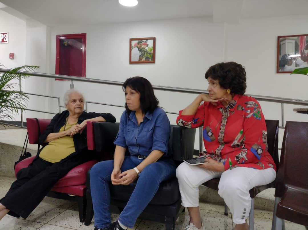 En honor a la escritura en el MPN tres  Premio  Nacional de Periodismo Simón Bolívar 🙏🏼durante el conversatorio con el escritor Alfredo Palacios