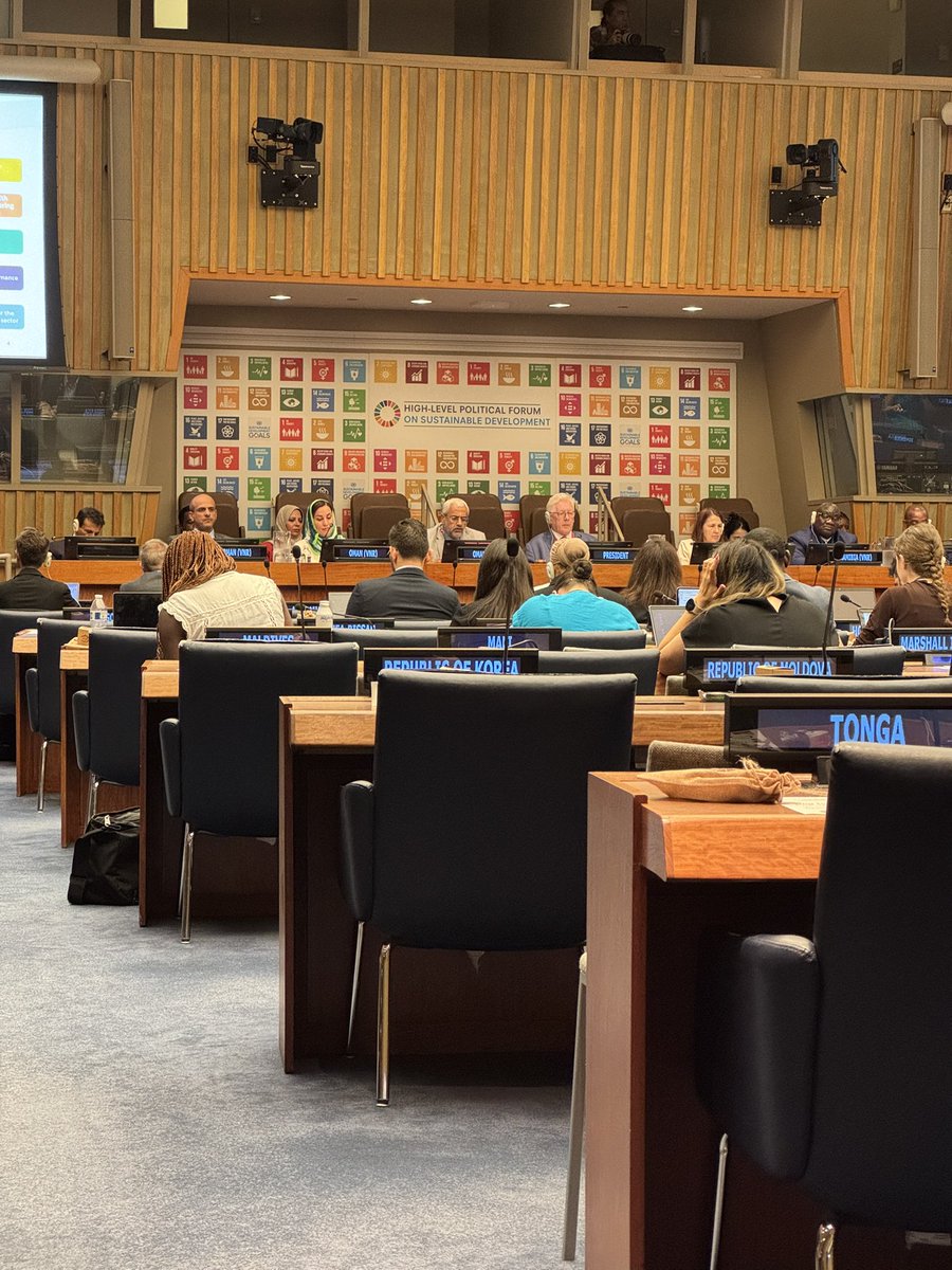 EduCalvillo's tweet photo. Estamos en la sesión del Foro Político de Alto Nivel en la ONU. Hoy se presentaron las Revisiones Nacionales Voluntarias de Austria, Guinea Ecuatorial, Mauricio, Congo, Ecuador, Namibia y Omán. Es un paso importante hacia los #ODS. #VNR #UN #DesarrolloSostenible https://t.co/CMmqYYqHEW