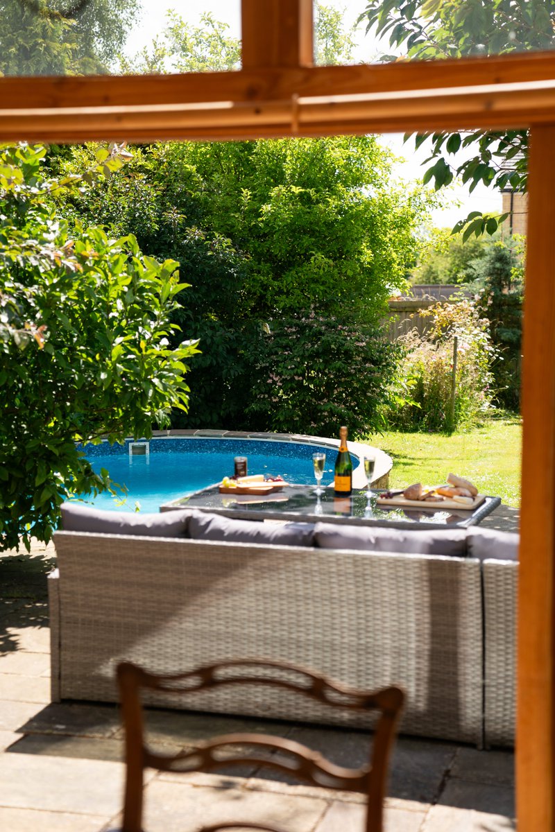 IAllch_'s tweet photo. 🌞 LAST MINUTE AVAILABILITY!!! 🌞

Imagine jetting off to the Cotswolds this weekend and relaxing in a pictureseque village, with your own PRIVATE SWIMMING POOL in the garden?! 🏊‍♀️  

Max 8 guests and pet friendly 🐶 

Check out https://t.co/ZdRGSSHpg5 for more info! 🥂 https://t.co/DdlRbyEH04