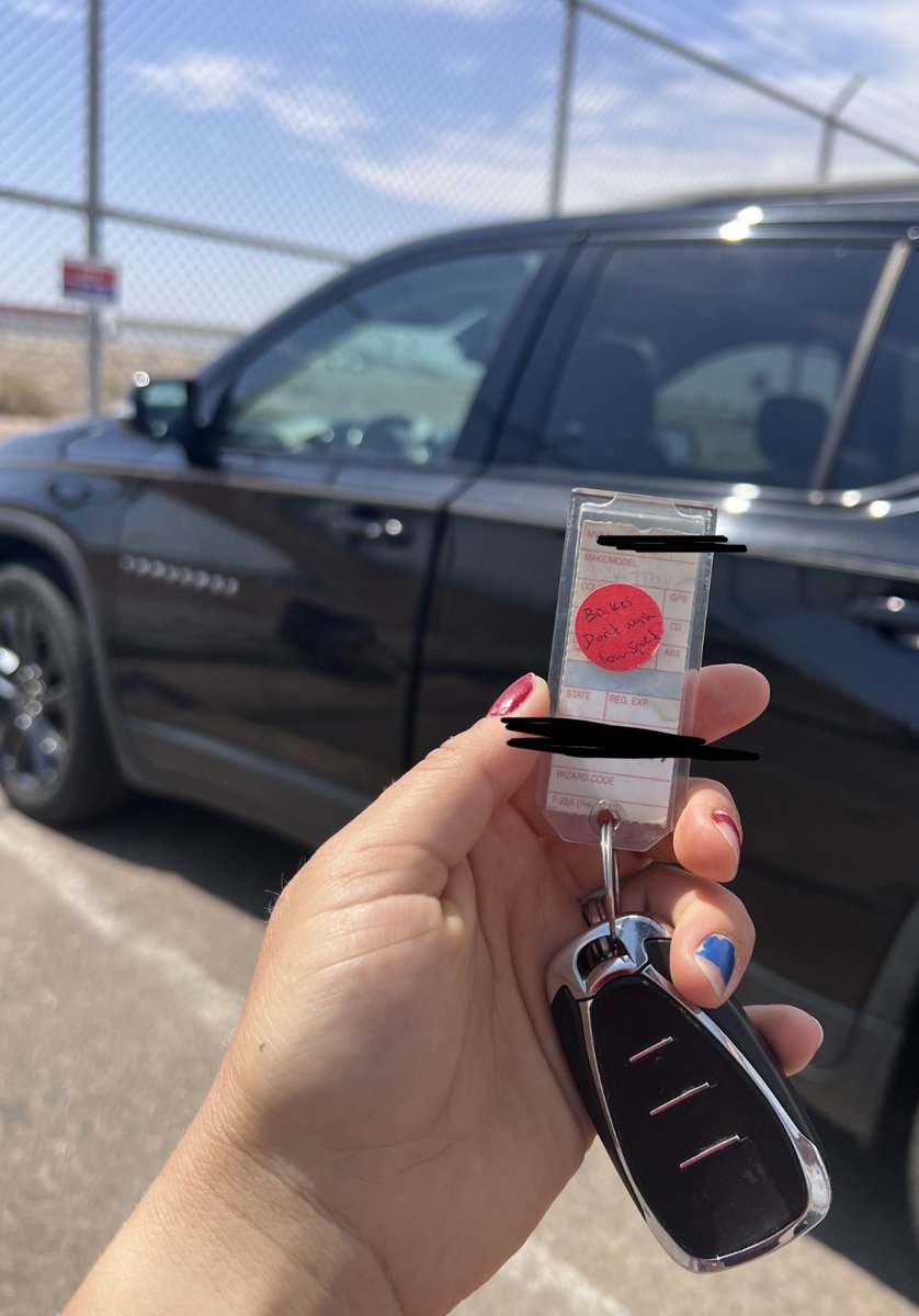 Falconiak's tweet photo. Payless Car Rentals! Are you in the habit of renting vehicles to people with stickers on the keys that say  "brakes don't work low speed"? Brakes indeed did not work, and you knew about it before you rented me the vehicle. Still not resolved. @Avis @Budget https://t.co/32BCmqFldu