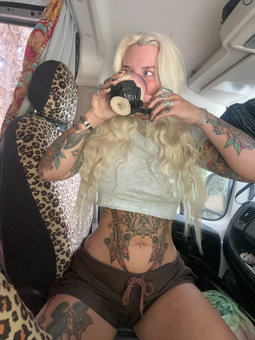 ☕️☁️✨ https://t.co/zmO2LoLY8t