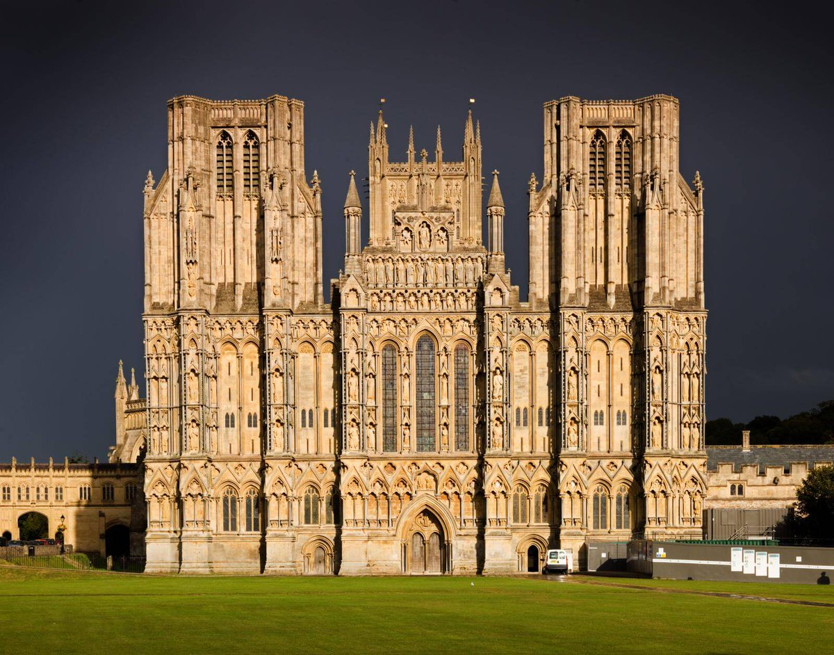Wells Cathedral is one of the most striking examples of Gothic architecture in England. 🤩

Its imposing West Front is one of the most important galleries of 13th-century sculpture in northern Europe. Two towers were added in the late 14th to early 15th centuries.