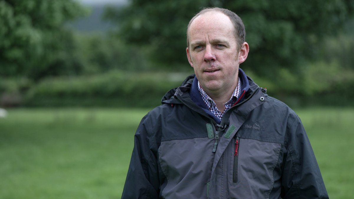 Heno ar <a href="/ITVCymruWales/">ITV Cymru Wales</a> 9pm bydd <a href="/PrysorWilliams/">Prysor Williams</a> o <a href="/BangorSENS/">Environmental & Natural Sciences @ Bangor Univ.</a> yn cynnig ei berspectif unigryw fel ffermwr ac academydd ym maes gwyddorau'r amgylchedd <a href="/prifysgolbangor/">Prifysgol Bangor</a> ar gyfer rhaglen arbennig Wales this Week, sy'n edrych ar y diwydiant amaeth.