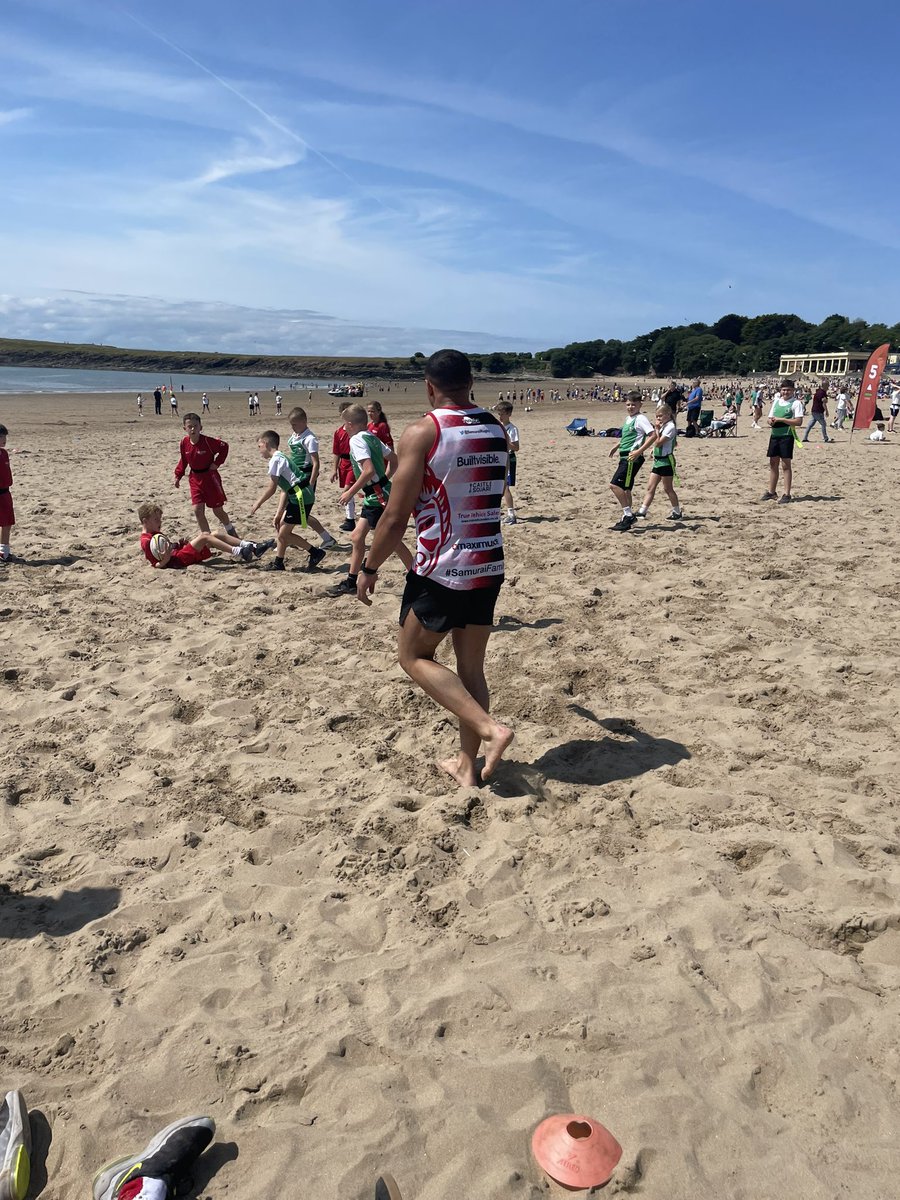 UrddWRU7's tweet photo. Diolch i @lloydylew a @JedOReilly am helpu gyda’r ddyfarnu heddiw! 👏🏉 https://t.co/iiUPDc0AUs