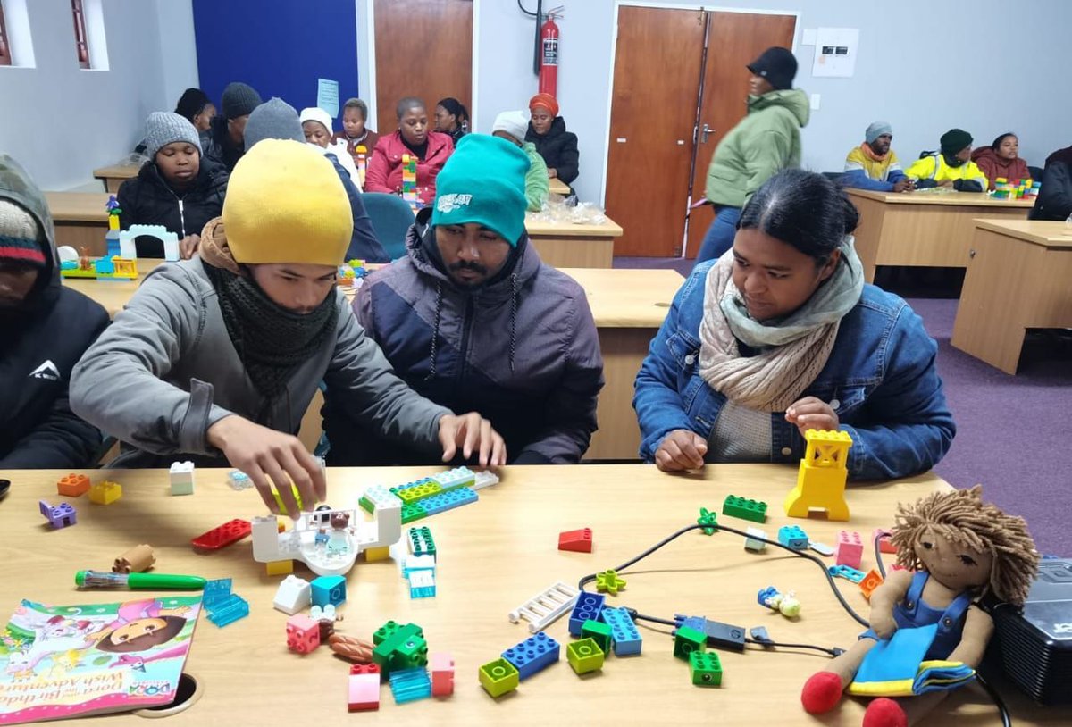 help2read's tweet image. The Groendal and Langrug ECD participants had a productive first day of training at the Nemisa IT Centre in Groendal. They participated in Reading Club training and engaged in fun Leo activities to inspire the young minds they will be working with.
#Help2Read #TeamBuilding