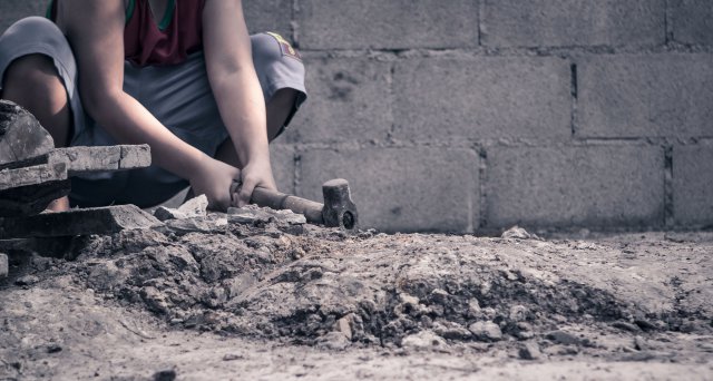 Dt_Aerzteblatt's tweet image. UN-Bericht belegt staatliches System der Zwangsarbeit in Nordkorea:  Genf – Die UNO hat in einem nach jahrelanger Arbeit veröffentlichten Bericht ein ausgeklügeltes staatliches System der Zwangsarbeit in Nordkorea… dlvr.it/T9jHW7 #ohchr #Zwangsarbeit #Nordkorea