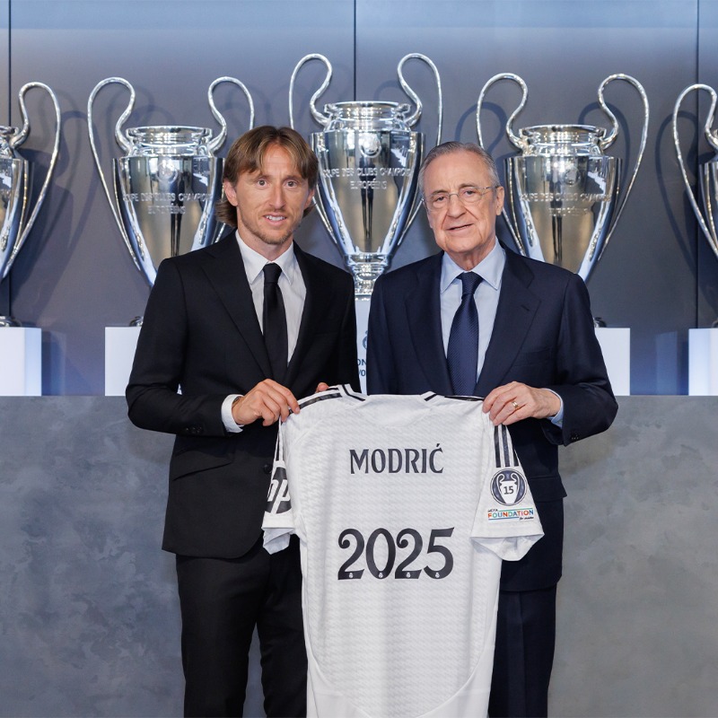 realmadrid's tweet photo. Comunicado Oficial: renovación de Luka Modrić. 
#Modrić2025 | #RealMadrid