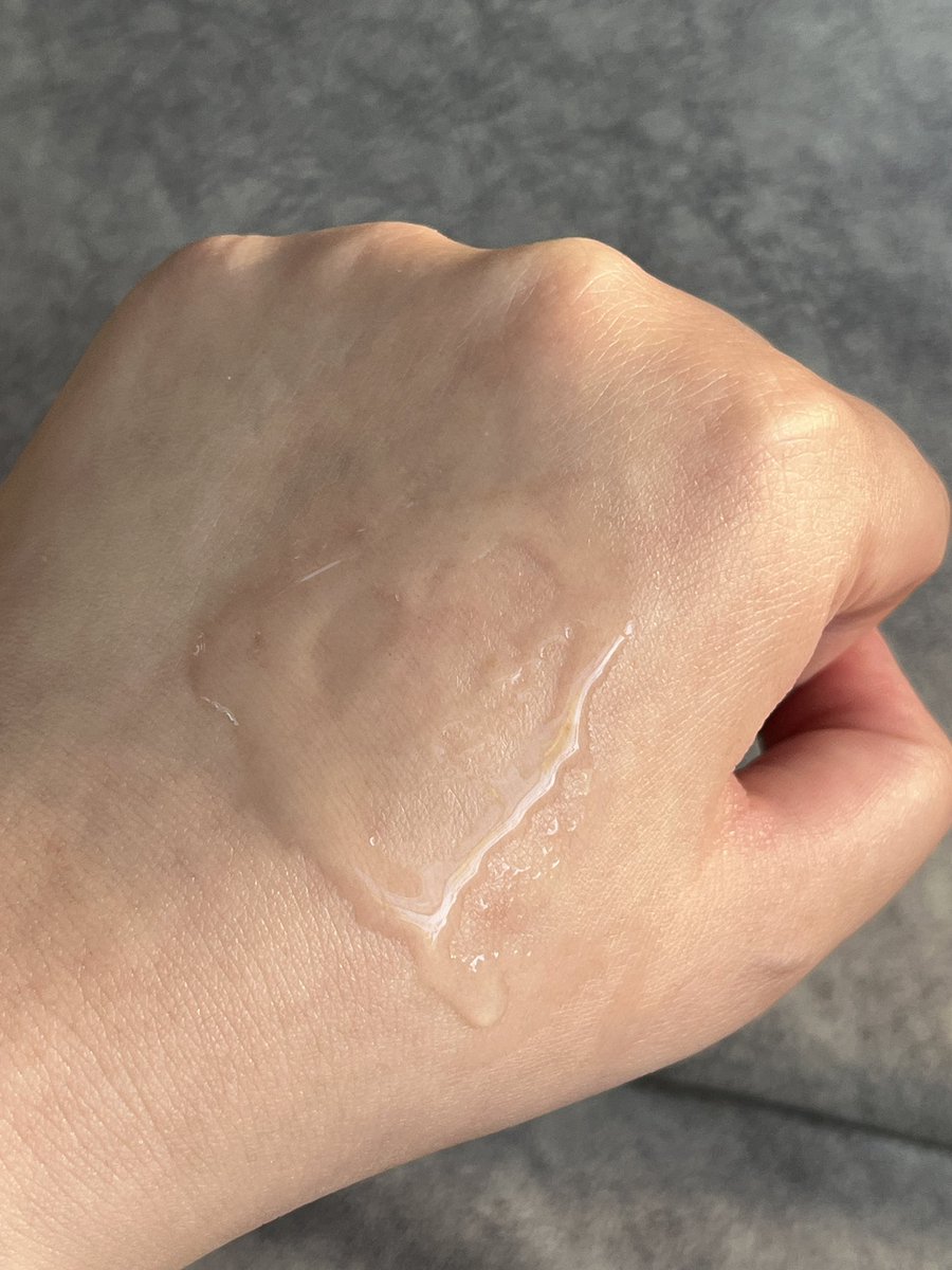 lifeasbulan's tweet photo. Look at the texture of this #BerryBeautiful , very light and watery texture so it easily absorbed into your skin. Takda rasa lekit2 lepas apply & not heavy on your skin.
Suitable for all skin types, especially those with sensitive skin & acne prone skin! #IppuniReview https://t.co/00ArMa3ly0