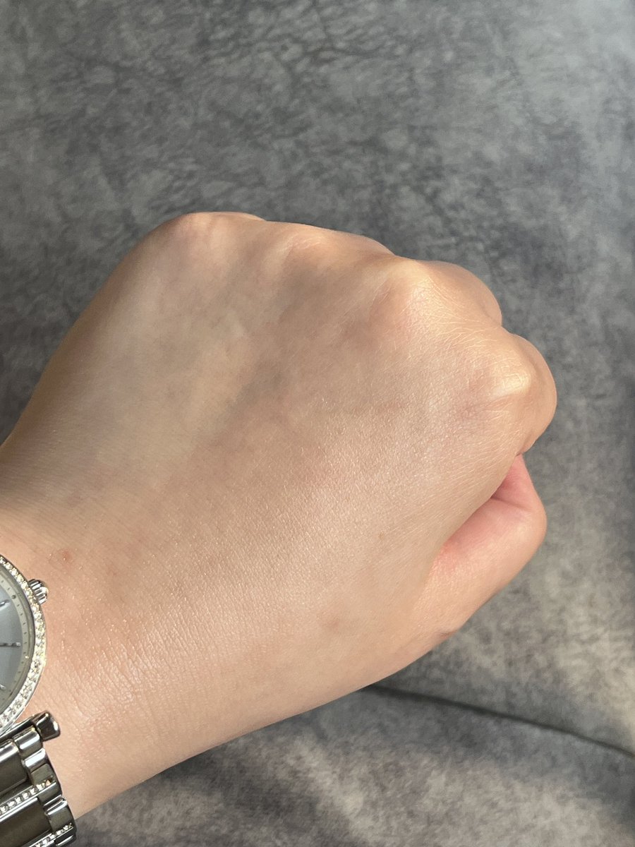 lifeasbulan's tweet photo. Look at the texture of this #BerryBeautiful , very light and watery texture so it easily absorbed into your skin. Takda rasa lekit2 lepas apply & not heavy on your skin.
Suitable for all skin types, especially those with sensitive skin & acne prone skin! #IppuniReview https://t.co/00ArMa3ly0