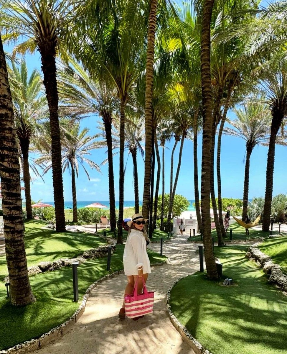 GrandSurfside's tweet photo. Step into summer bliss with us. https://t.co/2vsdMYh0ZH
๐ธ julianalimay
#grandsurfside #miami #paradisefound #summertime #miamisummer #palmtrees #oceanbreeze #pathtoparadise #beachpath #miamivacation https://t.co/0N1ISNQYx1