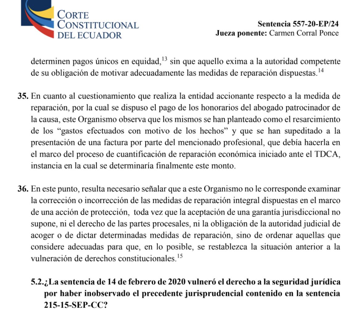 VeronicaLHM's tweet photo. 🔵 Caso recomendado: acción de protección para exigir servicio de luz eléctrica

🔹En el 2019 Carlos Eduardo quien tiene discapacidad física del 83% y 12 personas más presentaron una acción de protección en contra de la Empresa Eléctrica Regional Sur S.A. (EERSSA) y del GAD del cantón Pindal.

🔹Alegaron que por más de 40 años habría existido una falta del servicio de luz eléctrica en el “Barrio Roblones”. 

▶️Reclamaron 

⁃La instalación de alumbrado público y de transformadores para tener el servicio de luz;

⁃ El pago de una indemnización económica: 

⁃De $ 40.000 por parte de EERSSA
⁃De $ 20.000 por parte del GAD de Pindal y 
⁃De los honorarios de su abogado defensor. Alcanzando la cuantía del reclamo la suma de $ 65.000

🔹Los accionantes perdieron en primera instancia pero ganaron en segunda.

🔹La empresa EERSSA presentó una acción extraordinaria de protección que la Corte Constitucional desestimó.

🔺¿Cuáles fueron los cargos planteados por la empresa? 

*️⃣ Cargo 1: La empresa alegó en la AEP que se había vulnerado el Art. 76.1 de la Constitución porque los jueces provinciales ordenaron medidas de reparación económica e inobservaron lo señalado en el Art. 19 de la LOGJCC.

▶️¿Qué contestó la CC?

🔘La Corte dijo que los jueces sí pueden determinar compensaciones en equidad y mencionó que:

[…] los jueces al momento de dictar sentencia que concluya con la existencia de una vulneración de derechos, tienen la obligación de disponer las medidas que encuentren pertinentes para la reparación de la forma más clara posible […] con excepción de la determinación de la reparación económica y material según lo establece el Art. 18 de la LOGJCC, sin perjuicio de que el juez de la garantía pueda determinar una compensación en equidad […]

🔘Con relación al pago ordenado por concepto de daño moral en favor de personas con discapacidad ordenado en el fallo, la Corte dijo lo siguiente: 

🔺”no se encuentra que el mismo pueda entenderse como una transgresión al Art. 19 de la LOGJCC, considerando que, en ocasiones, la dificultad en estimar el daño causado permite que los jueces aprecien el grado de sufrimiento y angustia que han experimentado las víctimas de vulneraciones de derechos y determinen pagos únicos en equidad, sin que aquello exima a la autoridad de su obligación de motivar adecuadamente las medidas de reparación dispuestas”.

🔘Luego, la CC recordó que no le corresponde examinar la corrección o incorrección de las medidas de reparación integral dispuestas en una acción de protección.

*️⃣Cargo 2: La entidad accionante alegó la vulneración de la seguridad jurídica por la supuesta inobservancia del precedente jurisprudenciales contenido en la sentencia 215-15-SEP-CC. 

🔘La CC contestó que dicho fallo no contiene un precedente en sentido estricto. Por tanto, no se afectó la seguridad jurídica.

Sentencia No. 557-20-EP/24
Jueza ponente: Dra. Carmen Corral Ponce