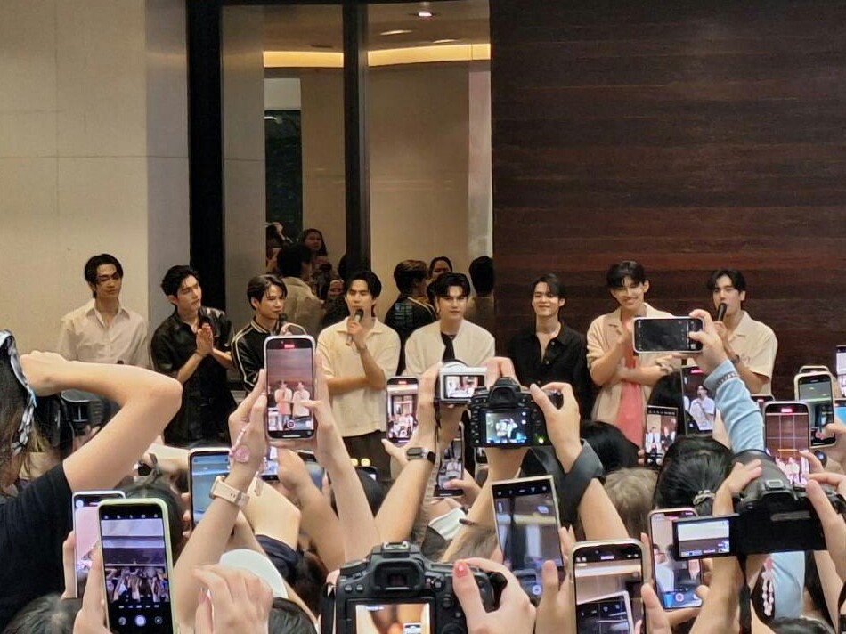 doublepjourney_'s tweet photo. We Are มาส่งกำลังใจให้เด็ก ๆ เยอะเลยย 🥹🫶🏻

PondPhuwin WeAre FinalEP

#WeAreSeriesFinalEP https://t.co/JZUE8fOfHW