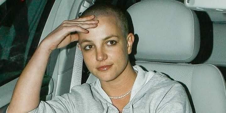 BritneyTheStan's tweet photo. No one can convince me that Britney wasnโt beautiful here, she is serving FACE https://t.co/IaxDZ8J6IY