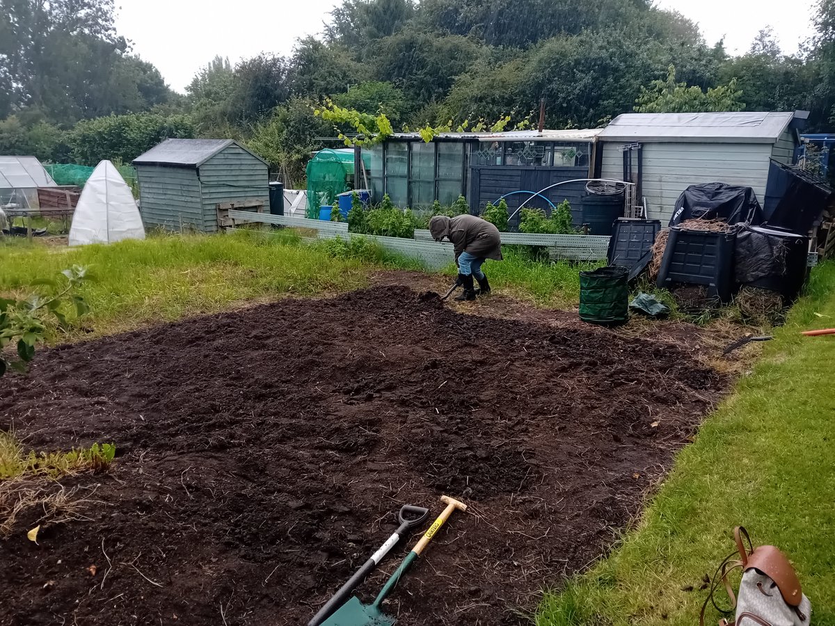 Are you passionate about gardening, community building and sustainable living? 

We are looking for volunteers to join us on our allotment to create a thriving green space where we can grow fresh produce.

Contact Nerys.carpenter@stockporthomes.org or 07815476984.