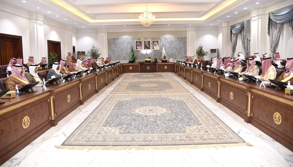 emara_najran's tweet photo. أمير #نجران: أوامر القيادة تهدف إلى تعزيز العيش الكريم للجميع. 
https://t.co/cnPzP1boot https://t.co/V5HZ4JmhEN