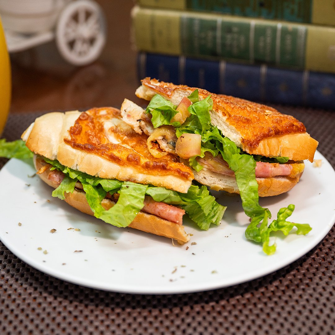 O Café da Manhã é nossa principal refeição do dia!

A primeira refeição deve ser com amor, carinho e claro uma boa comida!

Experimente algumas opções como:
Bauru;
Misto Quente;
Ovos Mexidos

Café Poesia – Feito com Amor!