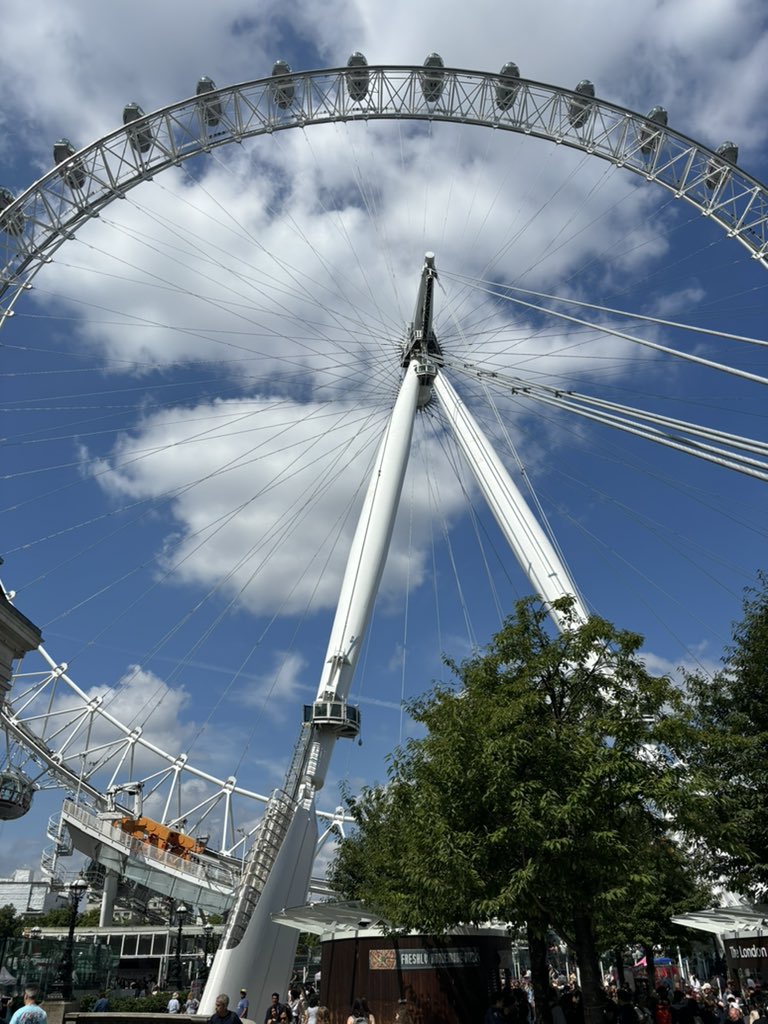 bsmyear5's tweet photo. We’re here! Excitedly queuing for the London Eye 😁 https://t.co/yj6Un7d4Pq