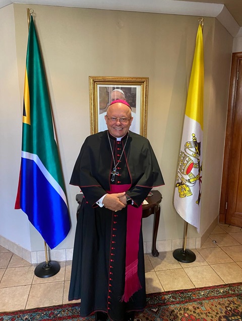 _SACBC's tweet photo. https://t.co/YTXIjME7Gu During the Sunday, July 14 mass celebrated alongside the Auxiliary Bishop of Pretoria Archdiocese Bishop Masilo John Selemela in the Chapel of the Apostolic Nunciature, Archbishop Jagodziński offered prayers to all people of God in Southern Africa. https://t.co/nNHwcxd0sO