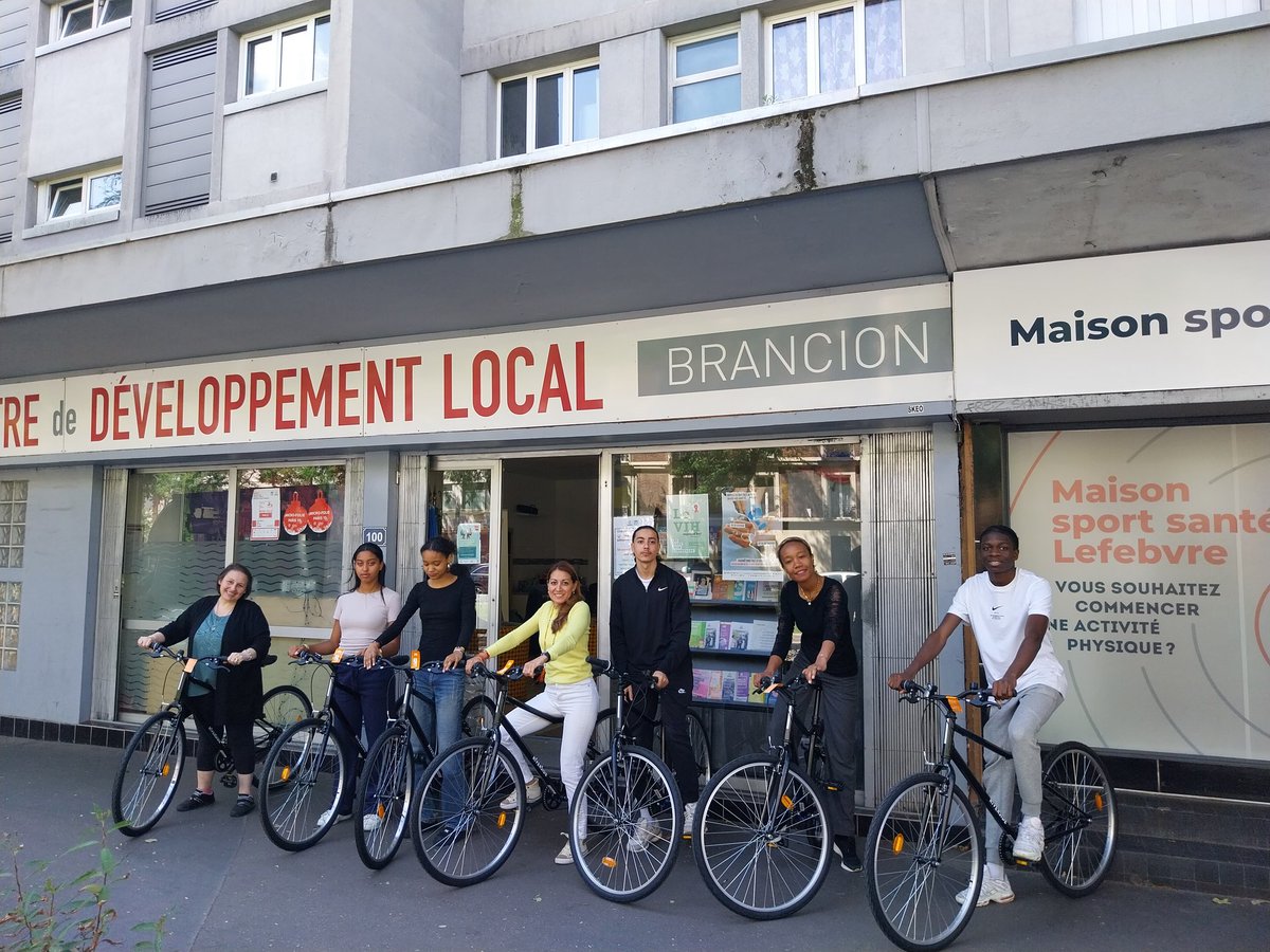 createoidf's tweet photo. #baladeparisienne
Tout au long de l'été nous allons constituer des groupes issus des quartiers Falguière, Périchaux/Brancion/Bartholomé pour aller à la découverte de Paris.
#qpv https://t.co/5phrqG6S6c