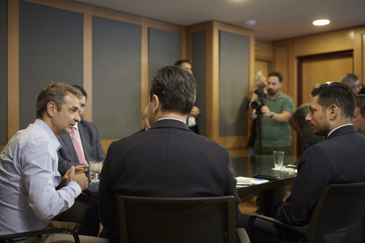 PrimeministerGR's tweet photo. Η ψηφιοποίηση του Κτηματολογίου προχωρά και θα ολοκληρωθεί έως το τέλος του 2025. Ενώ η ανάπτυξη του Εθνικού Προγράμματος Μικροδορυφόρων θα μας δώσει νέες δυνατότητες σε διάφορους τομείς πολιτικής, όπως η πολιτική προστασία. Πρόκειται για δύο κομβικές πρωτοβουλίες. https://t.co/nZ42wA978z