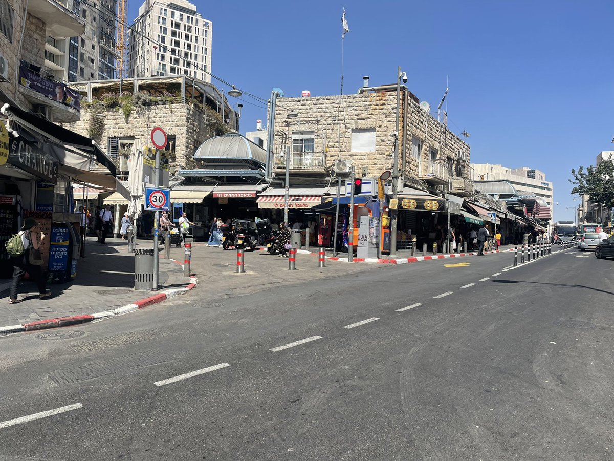 EHashkes's tweet image. מחר ב-18:00 המדרחוביזציה (החלקית, בסופי השבוע) של אגריפס אמורה להתחיל!

מי שבא לו לציין איתי את המאורע, נפתח ב-18:00 שמפניה על החלק הסגור לתחבורה בכביש שליד השוק הפתוח.

מוזמנות ומוזמנים לבוא! צריך גם לחגוג נצחונות קטנים