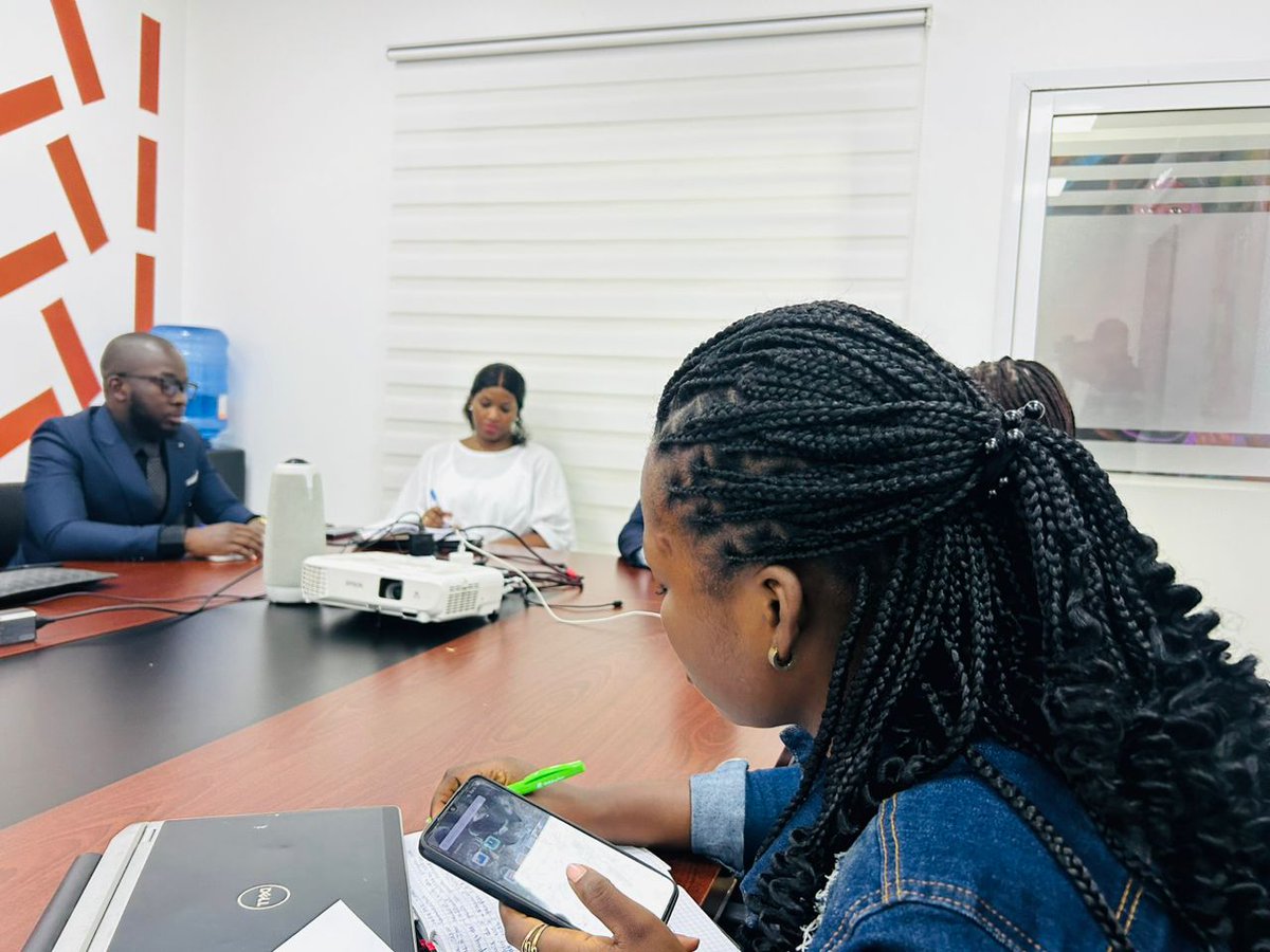 YouthSprint's tweet photo. #VisiteCentreOdas

En visite à #Kinshasa,la Directrice de @CentreOdas rencontre en ce jour les jeunes de @YouthSprint avec d'autres partenaires de @IpasRDC.

Ce cadre d'échange permet de partager les expériences de la RDC dans la promotion de DSSR y compris l'avortement sécurisé. https://t.co/LfwX6J7rOF