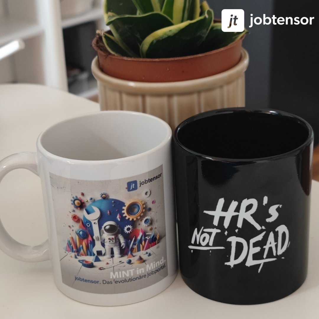 Während bei Tesla die Kaffeetassen mysteriös verschwinden, bekommen wir Zuwachs in Form dieser Mega HRs Not Dead Tassen! 🏆

Vielen lieben Dank für die tolle Überraschung – unser Kaffeegenuss-Level ist offiziell auf 1000 gestiegen! 🚀😄

#HRsNotDead #jobtensor #Büro