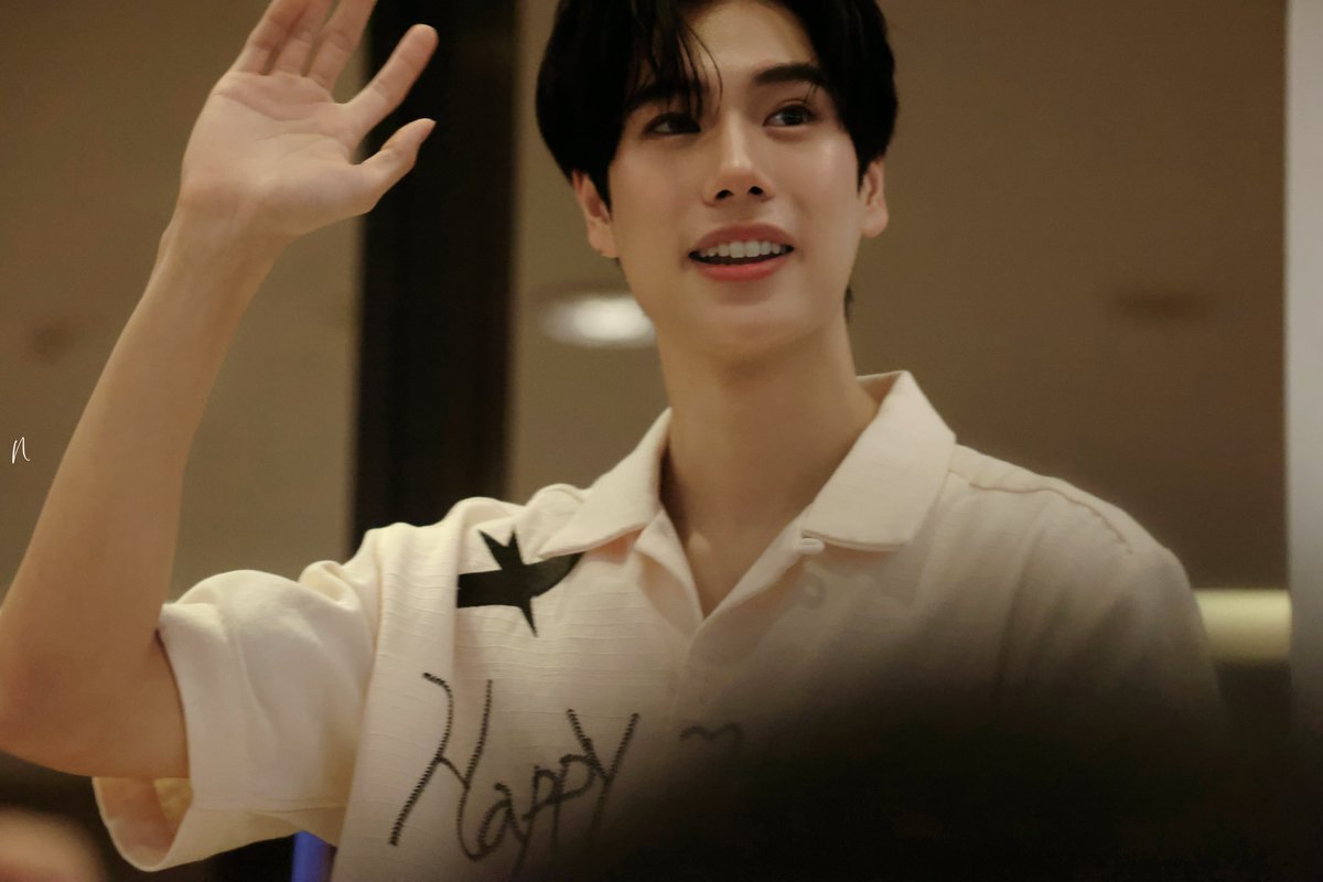 Maruko_ni's tweet photo. 👋🏻

PondPhuwin WeAre FinalEP

#WeAreSeriesFinalEP
#phuwintang https://t.co/ywCxLV3qul