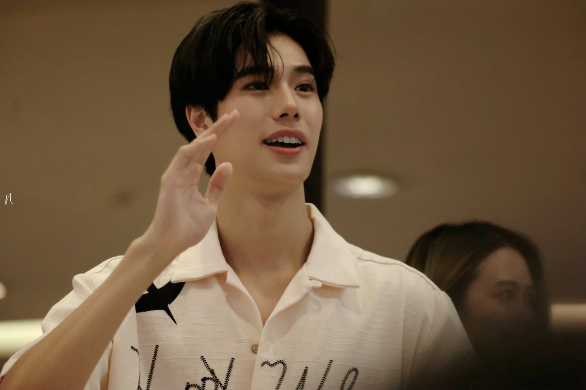 Maruko_ni's tweet photo. 👋🏻

PondPhuwin WeAre FinalEP

#WeAreSeriesFinalEP
#phuwintang https://t.co/ywCxLV3qul