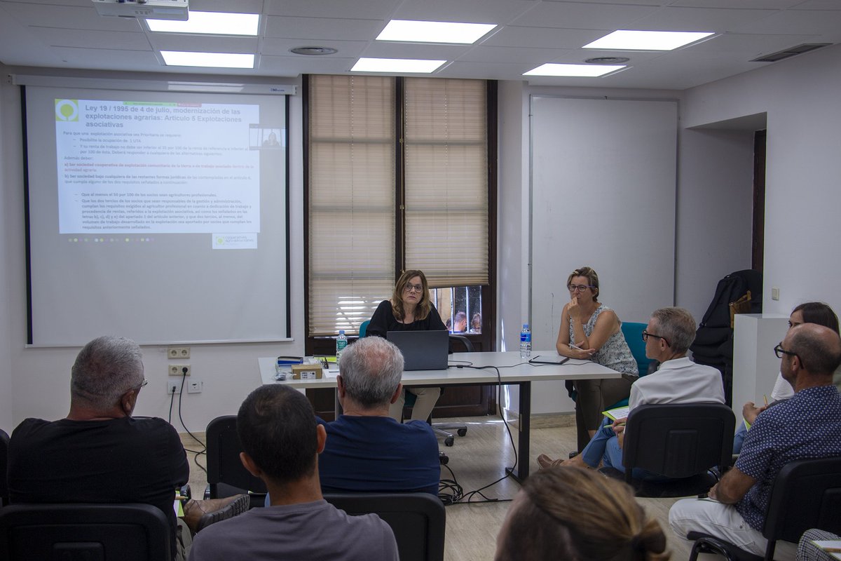 Cooperatives Agro-alimentàries Illes Balears (@coopagroib) on Twitter photo Ahir vam participar en la sessió "Noves fórmules de gestió de terres per afavorir el relleu generacional" organitzat per <a href="/CoopsAgroCV/">Cooperatives Agro-alimentàries CV</a> en el que explicarem l'experiència de Cooperatives d'Explotació Comunitària de la nostra terra. Ahir vam participar en la sessió "Noves fórmules de gestió de terres per afavorir el relleu generacional" organitzat per <a href="/CoopsAgroCV/">Cooperatives Agro-alimentàries CV</a> en el que explicarem l'experiència de Cooperatives d'Explotació Comunitària de la nostra terra.