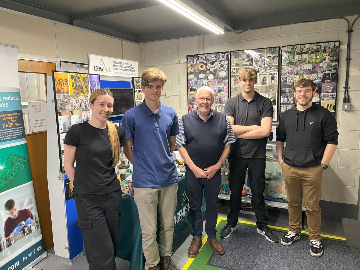 agemaspark's tweet photo. Showcasing the world of modern engineering - In the past 2 weeks we have played host to 4 x Y10 &amp; 4 x Y12 students have been on 1-week work experience placements. 7 students from @doncaster_utc &amp; one of the Y12 students was from @officialhallx https://t.co/hBjTnxCI9J https://t.co/DEt0arSisQ
