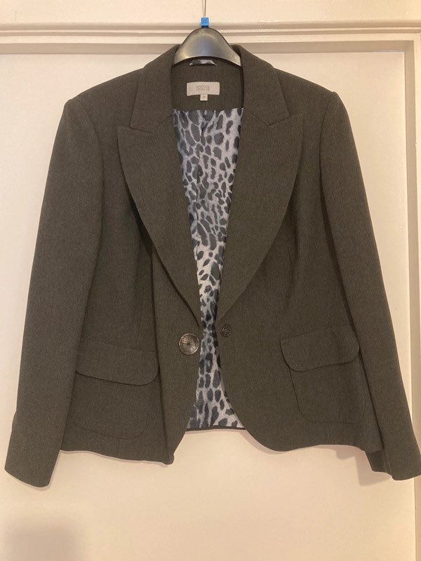 Get the Marks &amp; Spencer Blazers I’m selling on @VintedUK. Size 4XL / 20 for £14.95! vinted.co.uk/items/47760918…