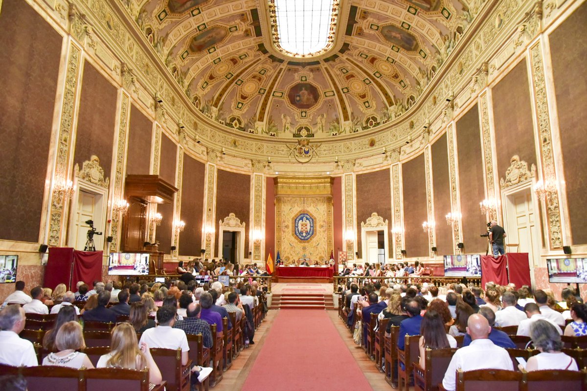 justiciagob's tweet photo. El SE de Justicia @Manuel_Olmedo preside la entrega de nombramientos a los 74 miembros de la 31ª promoción del Cuerpo Nacional de Médicos Forenses.

🗨️Ha destacado su función al servicio de los más vulnerables y su labor en investigaciones científicas y catástrofes humanitarias. https://t.co/LQmNxI7Dc2