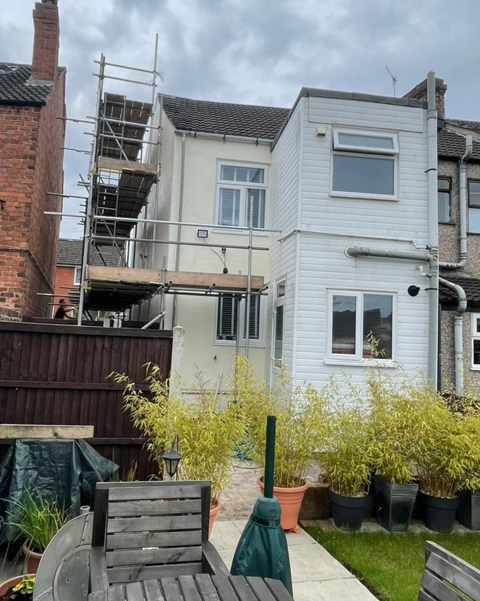 Our customer had sand and cement render only half way up their property and penetrating damp issues in the upstairs 💦. 

Have you got an issue with your render, or fancy getting your home rendered? 📲 Click this link to get started - homeenergysaveuk.co.uk/#contact

#homeenergysave