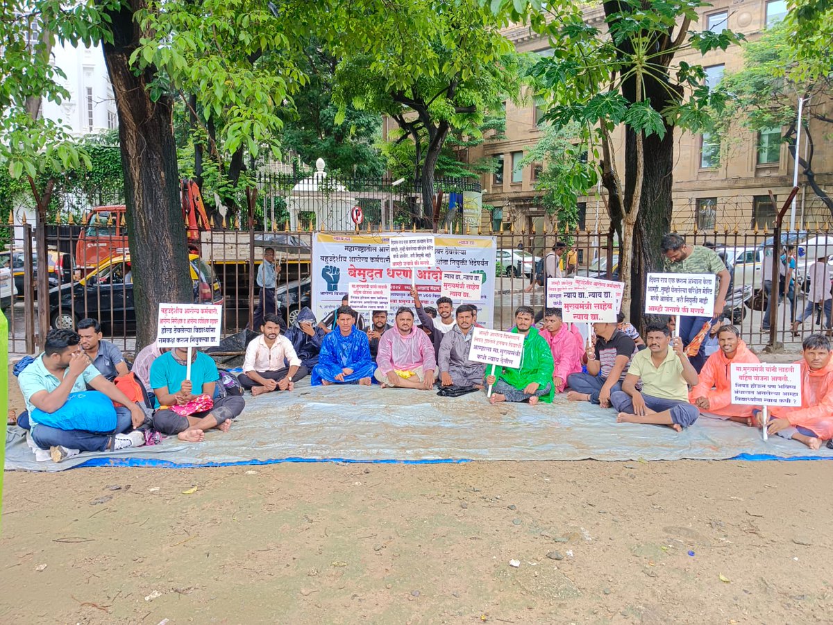 ekshinge_n's tweet photo. @MukundKirdat @Mpsc_Andolan @AAPMiraBhy @aapforpmc @Sanjeev_aap @AapKaGopalRai @AapVasai @sandipghadge @amitmhaske86 येथे ६०० जागांसाठी एवढे तरुण आले आहेत आणि आम्ही ४०० जन नियुक्त होऊन नियुक्ती आदेश मिळावा करिता आझाद मैदान येथे आंदोलन करत आहोत...भयाण वास्तविकता... कधी न्याय भेटतोय काय माहीत...बेरोजगारी https://t.co/detTSZGfjX