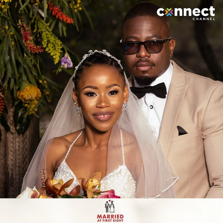 SAfmRadio's tweet photo. @BridgetMasinga @PindaInterior [ON AIR] #RelationshipCorner :
@BridgetMasinga on The New Old Dating Trend match making with @ConnectTV_SA's #MarriedAtFirstSight newly wed couple, Dee Seturumane law student &amp; Khutso Mokoena.   

Stay tuned on #TheFullCircle⭕️on Live Stream: https://t.co/JMfbC0FYW1 https://t.co/hNW8cjrDMr