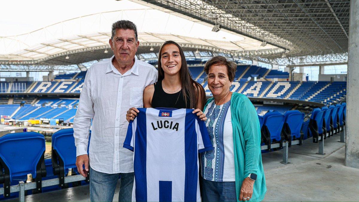 Kaixo txuriurdines! Para mí es muy especial poder volver a vernos. Estoy muy ilusionada con volver a vestir estos colores y reencontrarnos pronto en Zubieta @realsociedadfem 💙 #AupaReal
