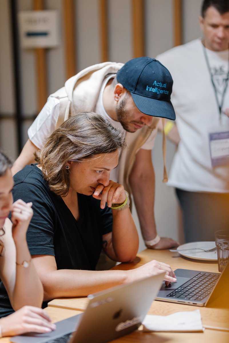 dAGIhouse's tweet photo. Huge thanks to all our hackers for their inspiring projects! 
A special shout-out to our mentors for their invaluable support and guidance throughout the hackathon 🫶

Stay tuned – more exciting updates coming soon 🤓 
Join our Telegram to be the first to know!
🔗https://t.co/NYrCj4Jsfw