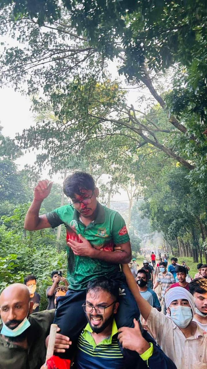 reversedfroot's tweet photo. all of this bc students don't want to leave the hall? Allahr gojob poruk eder upor 

#SaveBangladeshiStudents https://t.co/HHvWioe7fA