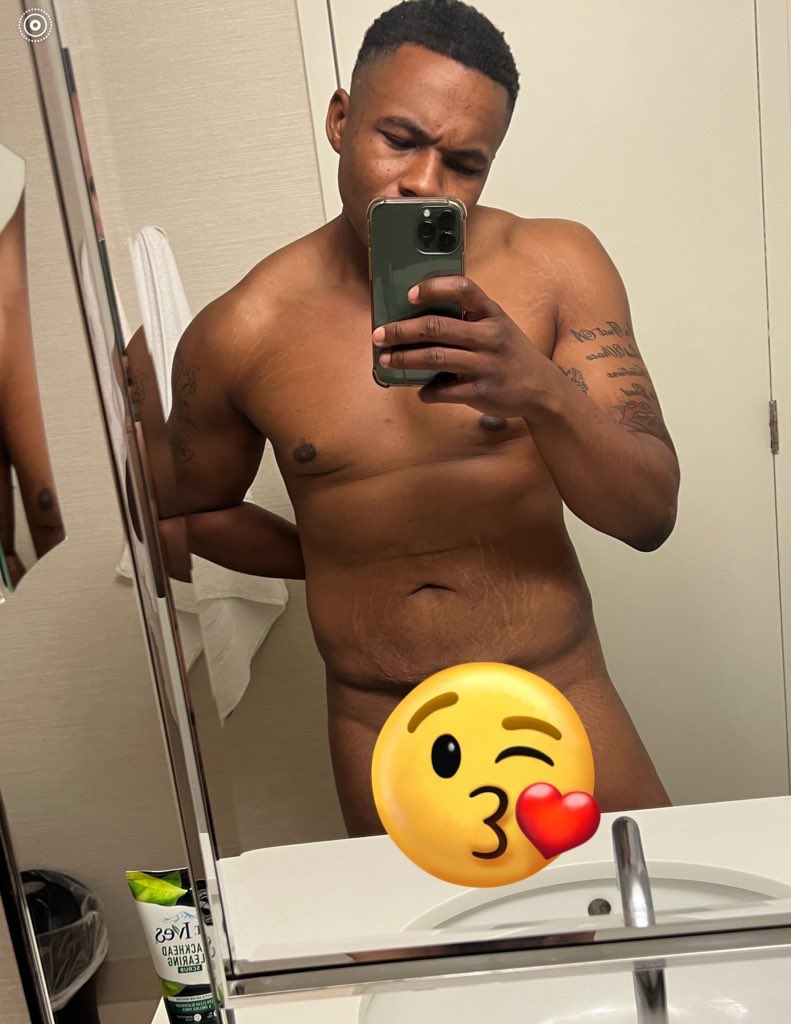 1 pic. Don’t know if I want to keep this weight or go back to 215🤔 https://t.co/falWw0O8v0