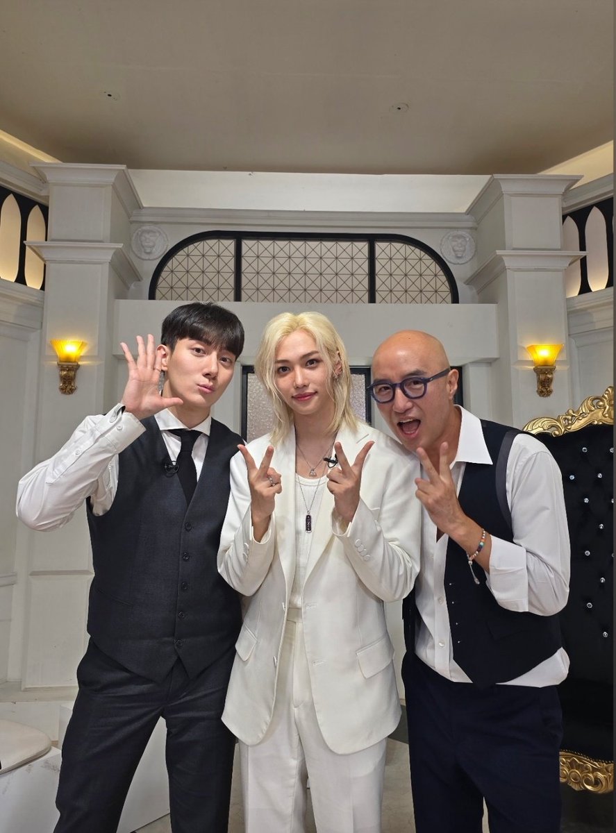 skzselcas's tweet photo. 170724 – Felix (story update)

"#HongSeokcheonsJewelBox
#Obrigado #AngAng" https://t.co/jT8uTFWKkI