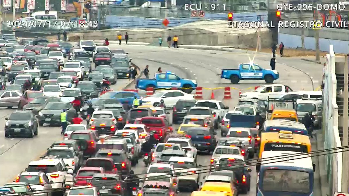 ecu911sambo's tweet photo. #TránsitoECU911👮

Con cámara de #VideovigilanciaECU911 se observa congestión vehicular en la Av. Juan Tanca Marengo de #Guayaquil con sentido al viaducto de la Prosperina.

Reportan que se están realizando trabajos en la vía. https://t.co/LzyWI9JBci