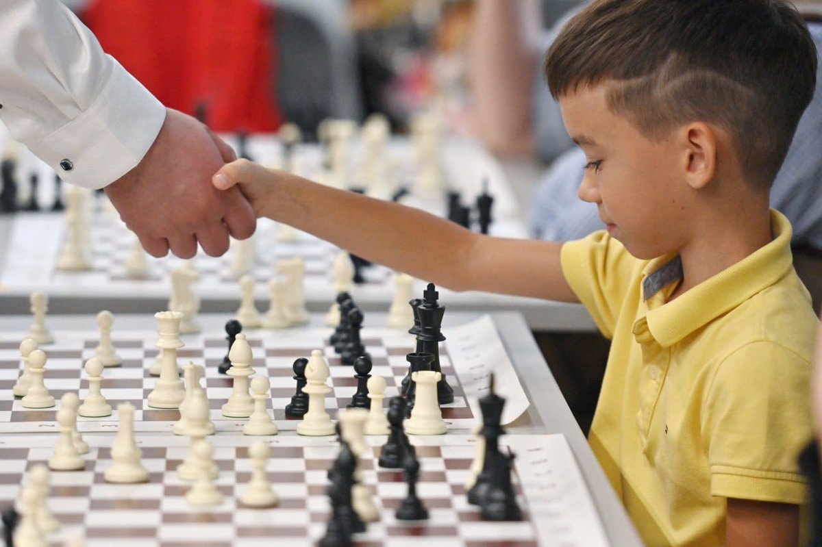 Russia's tweet photo. ♟ Happy International #ChessDay!
❓ #DYK that most World Chess Champions were from USSR/Russia?
Off the top of the head: #Alekhin, #Botvinnik, #Spassky, #Smyslov, #Tal, #Karpov, #Kramnik
A game for ages and... for all ages! 👴👦👧 Millions cannot stop playing!
#CheckMate https://t.co/ZKRzqj5pKd