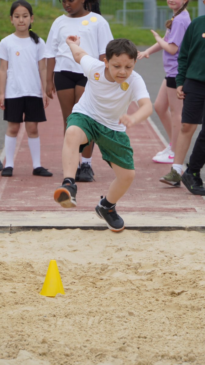 AlbionPrimary's tweet photo. KS2 Sports Day at Southwark Park Athletics Ground stretched children's physical abilities while they worked within Albion Olympic teams to win at every activity. #APSResilience #APSAmbition https://t.co/7F4PFHCMD3