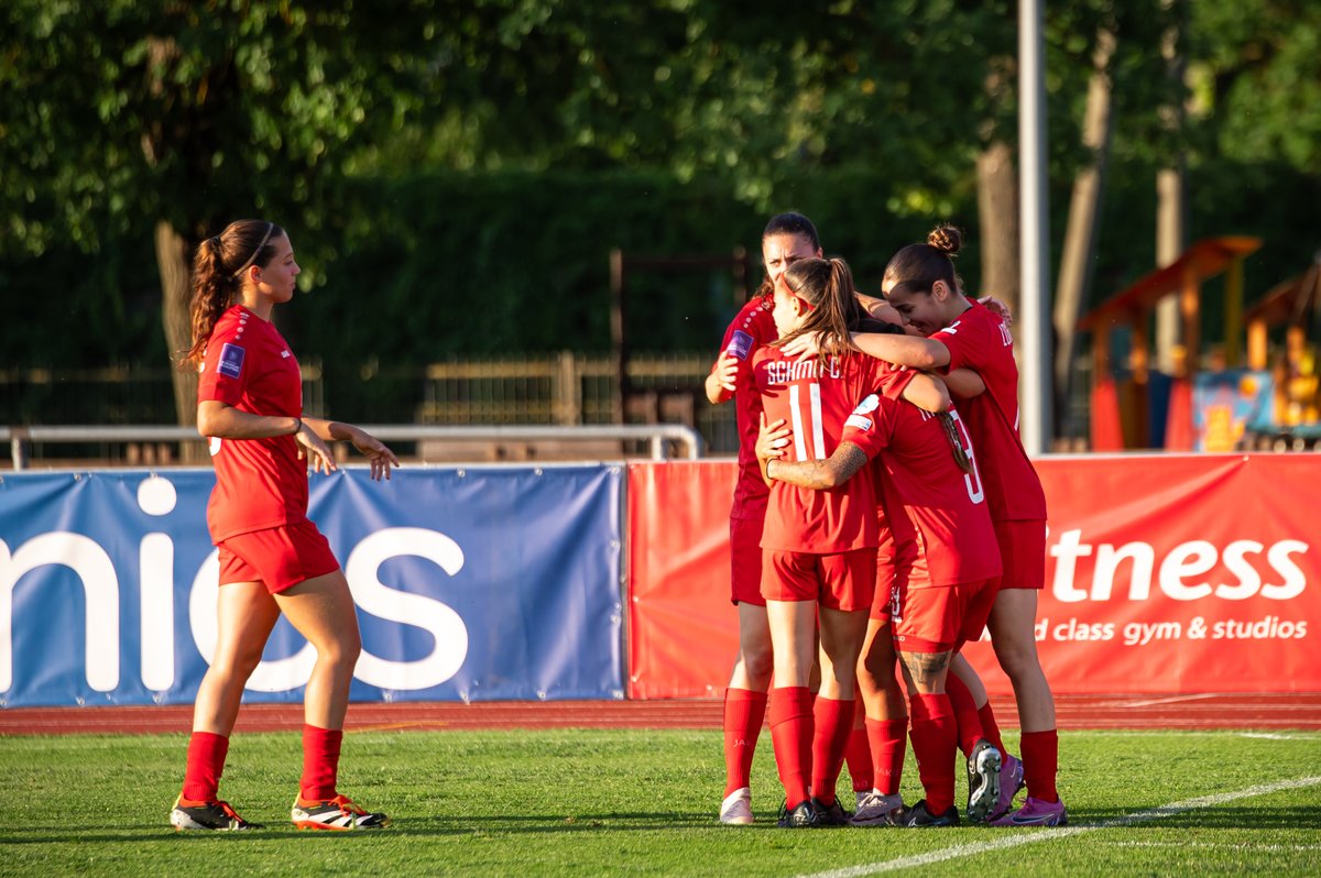 flf_lu's tweet photo. ⚽️🤸🏻♀️
📸 Eesti Jalgpalli Liit
#RoudeLéiwHuelSe #RoutLéiwinnen #ESTLUX https://t.co/CP8Icf2AHR