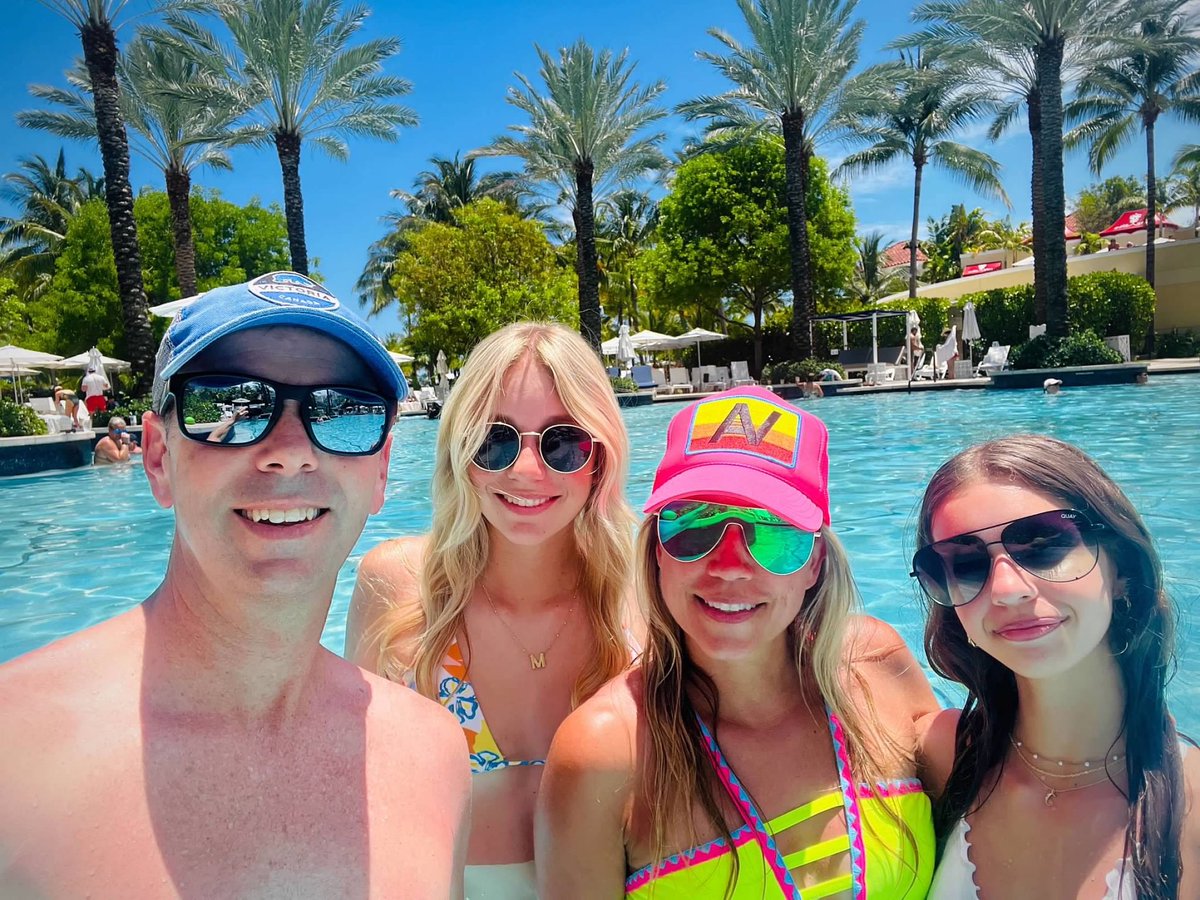mmcclendon93's tweet photo. Started the summer in the Bahamas 🌴 relaxing and a great way to recharge @ReedyLions #LionsAtPlay #RHSRoar #bahamar https://t.co/YMLomADVYP