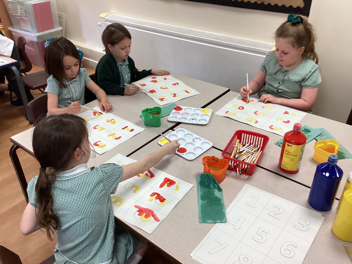 staidansbks1's tweet photo. #Y1 painted their own ‘Numbers in Colour’ paintings in the style of Jasper John, using primary and secondary colours #staidansbART https://t.co/vTNQIEAomV