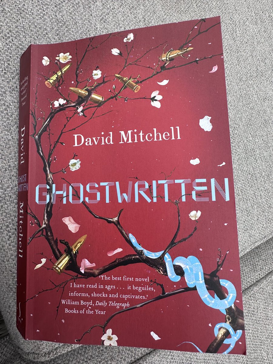 ACstyles75's tweet image. 64 pages in and loving this! #Ghostwritten by #DavidMitchell